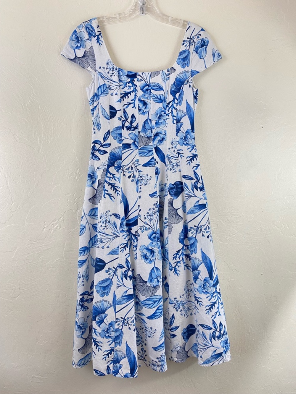 Avec Les Filles Size 4 Linen Blue & White Floral Scoop Short Sleeve Midi Dress
